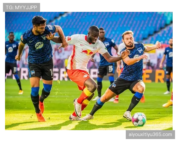 “足球进校园”活动走进柏林,赫塔球员与中小学生进行趣味训练